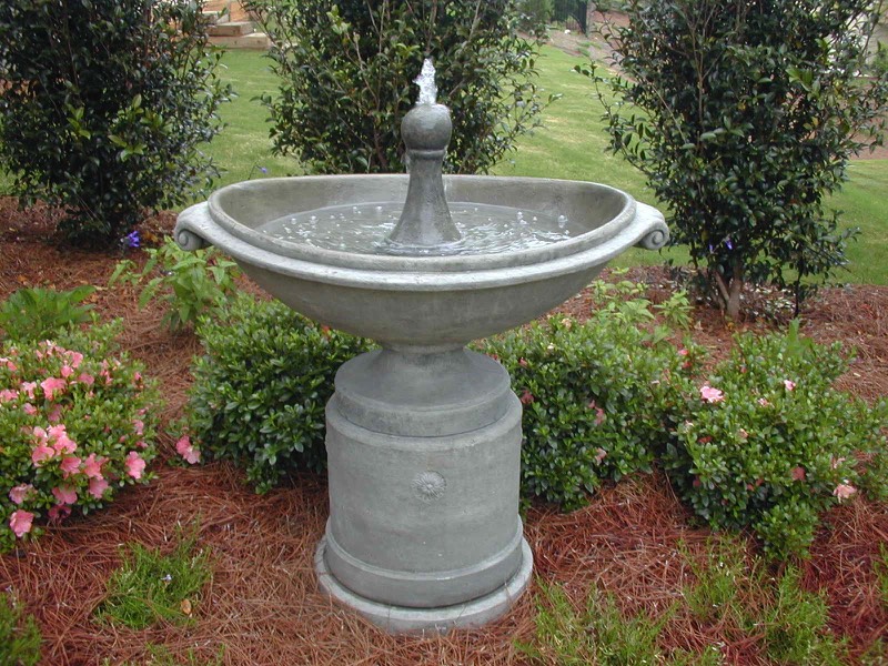 Fountain small Roman classic